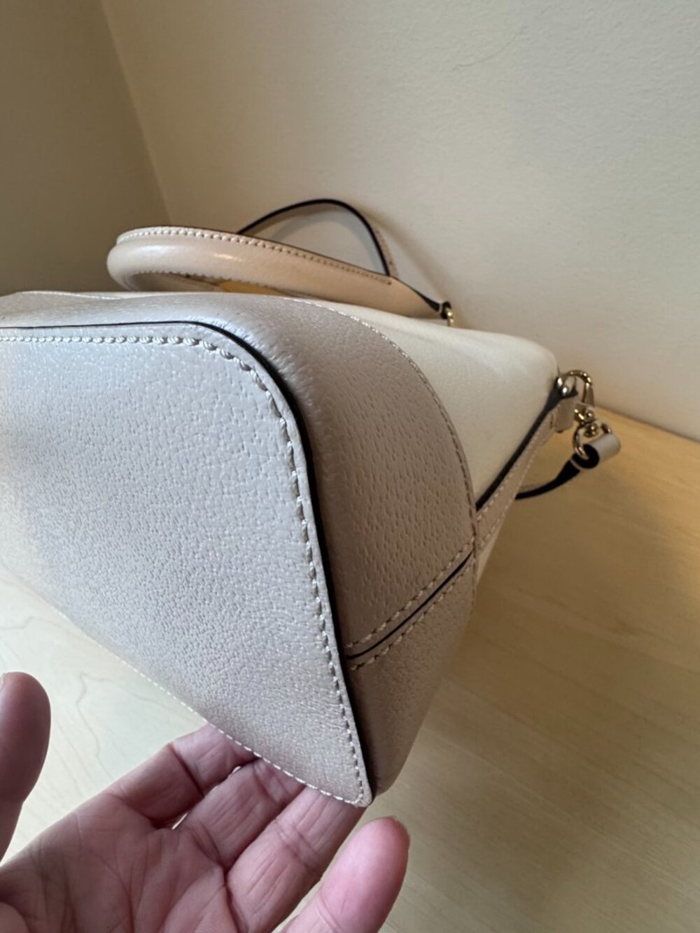 Kate Spade Dome Satchel β Saffiano Leather β Beige & Tan β GREAT CONDITION π₯ - Picture 8 of 13